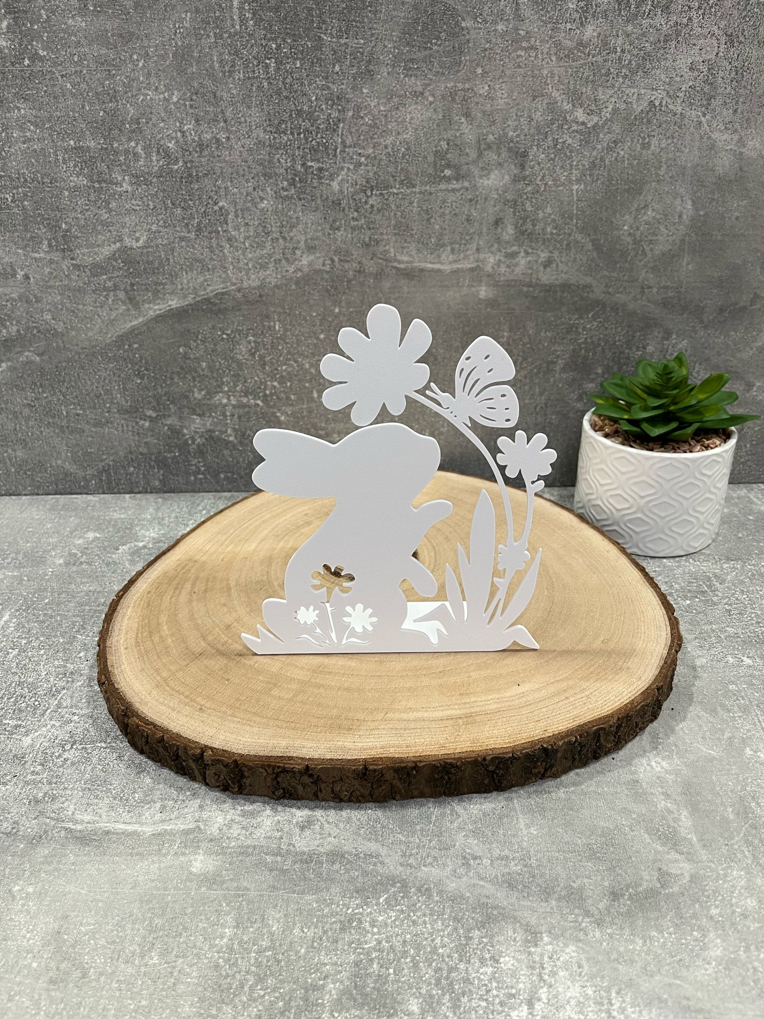 Easter Bunny with Floral, Butterfly and Stand / Osterhase mit Blumen, Schmetterling und Ständer