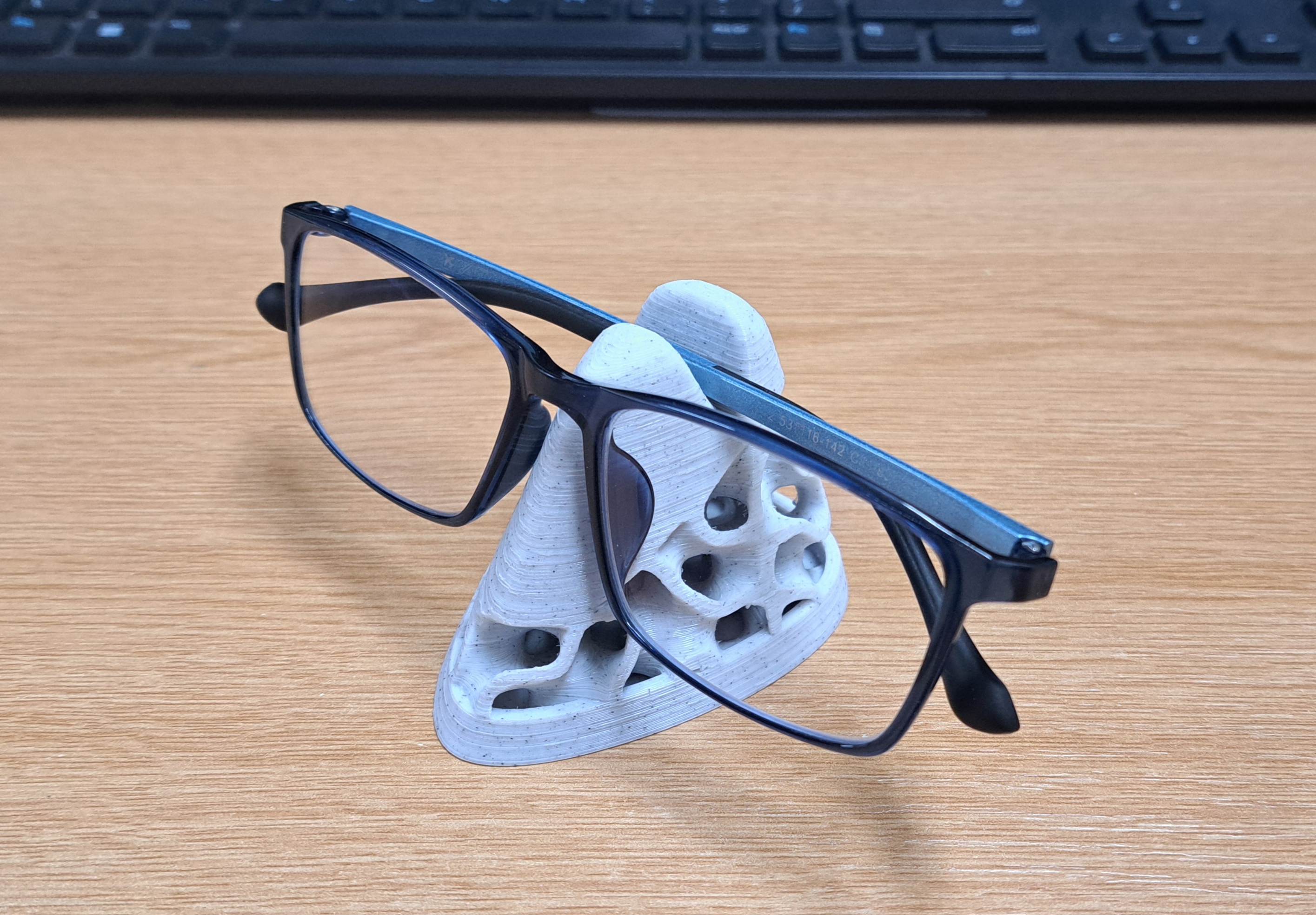 Glasses Stand (Gyriod Lattice Structure)