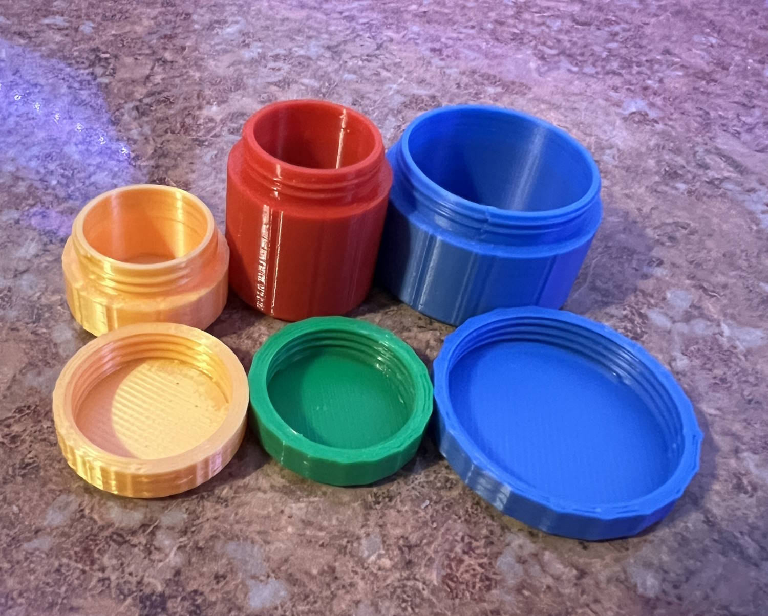 Round Containers with screw-on lid