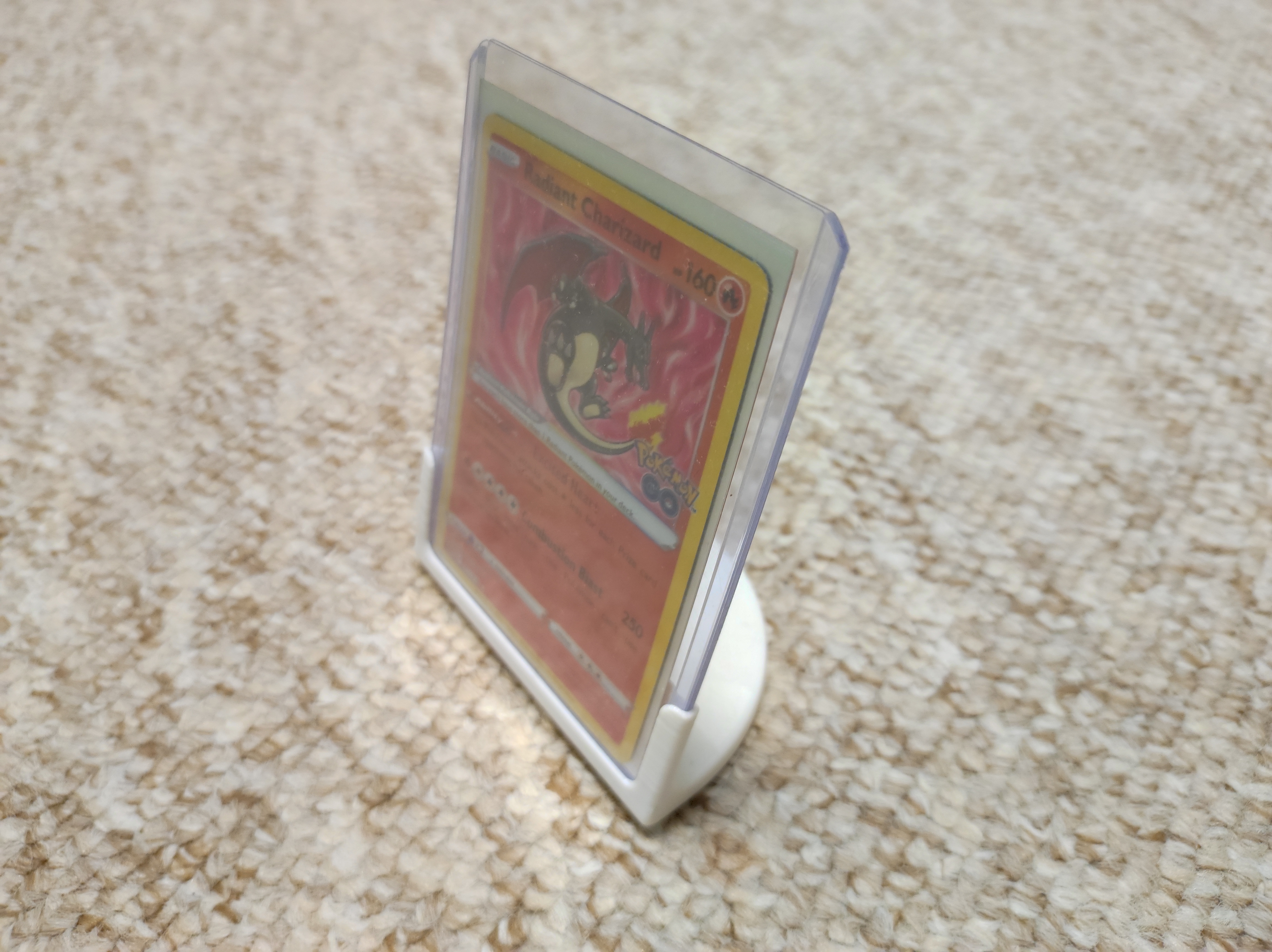 StojΓ‘nek na pokΓ©mon kartu --- Pokemon card stand