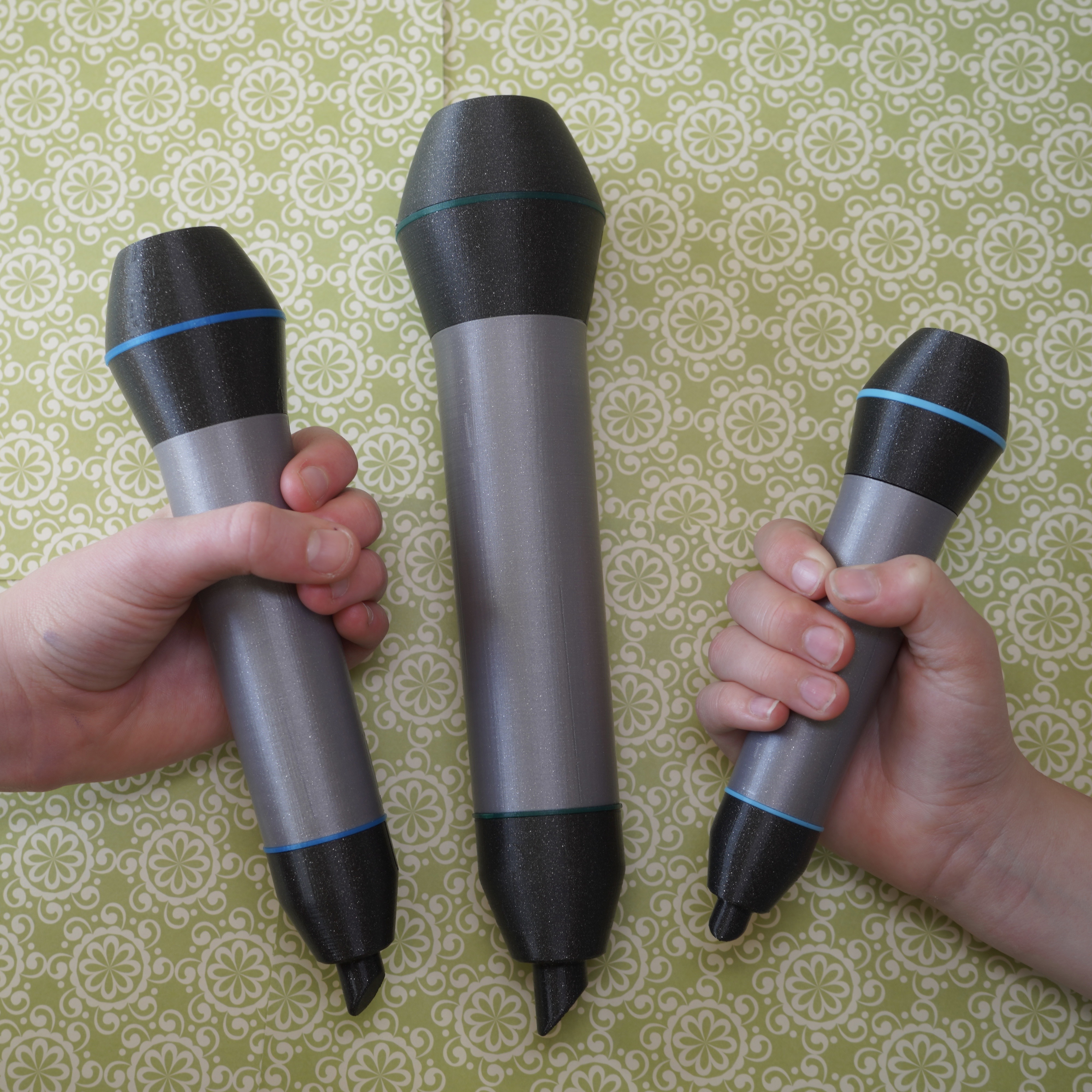 Twist-and-lock microphone toy / prop