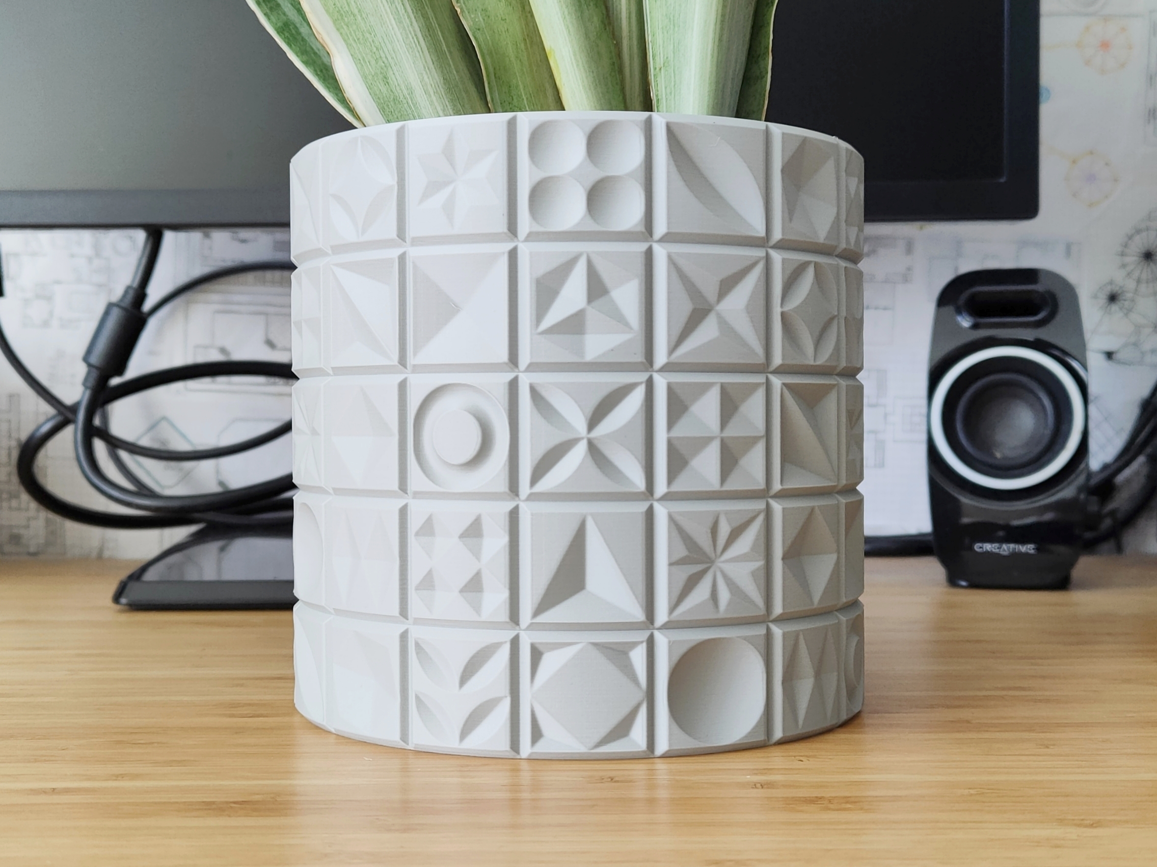 SASSy Tile Mosaic Plant pot and Planter - Vase mode design