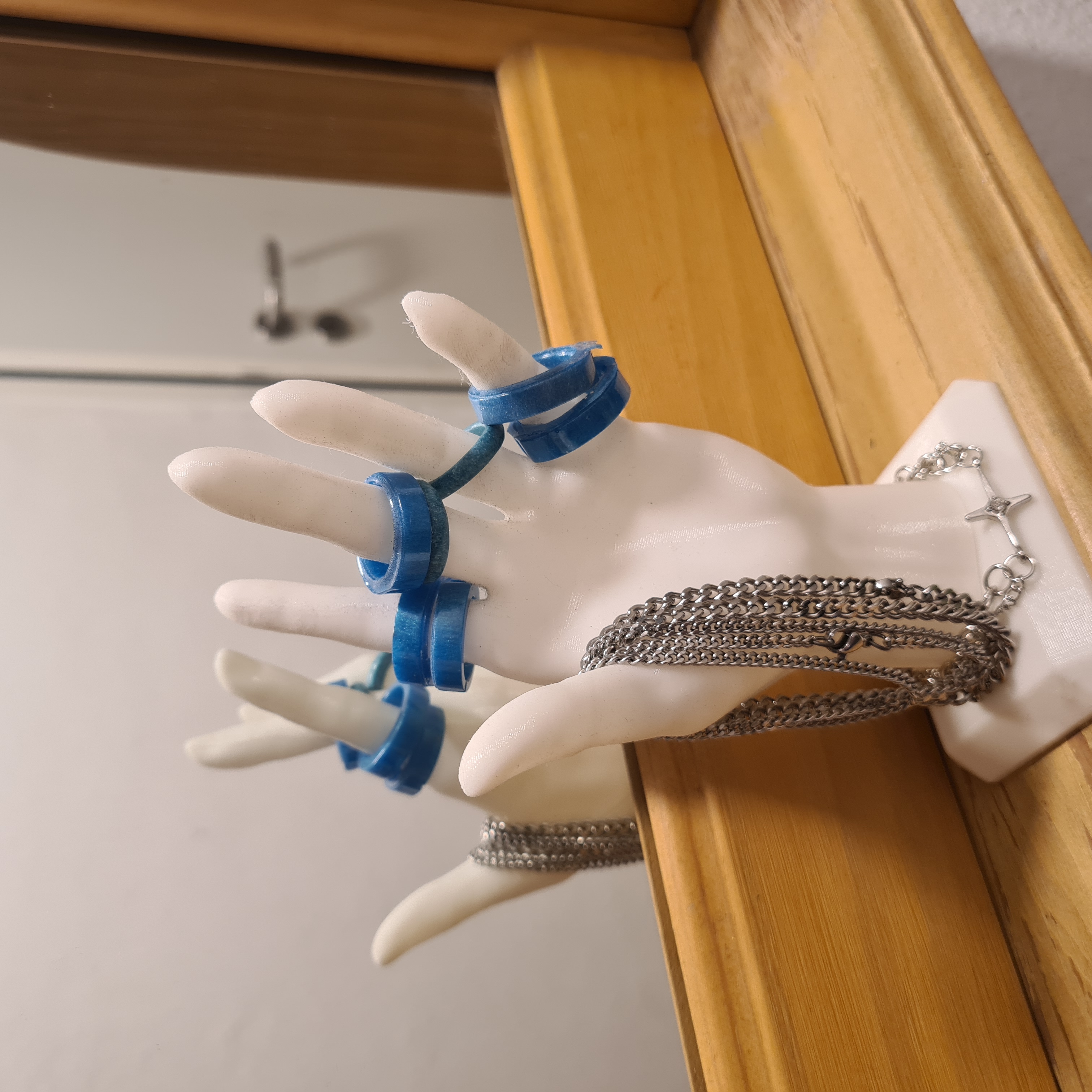 Hand jewelry holder