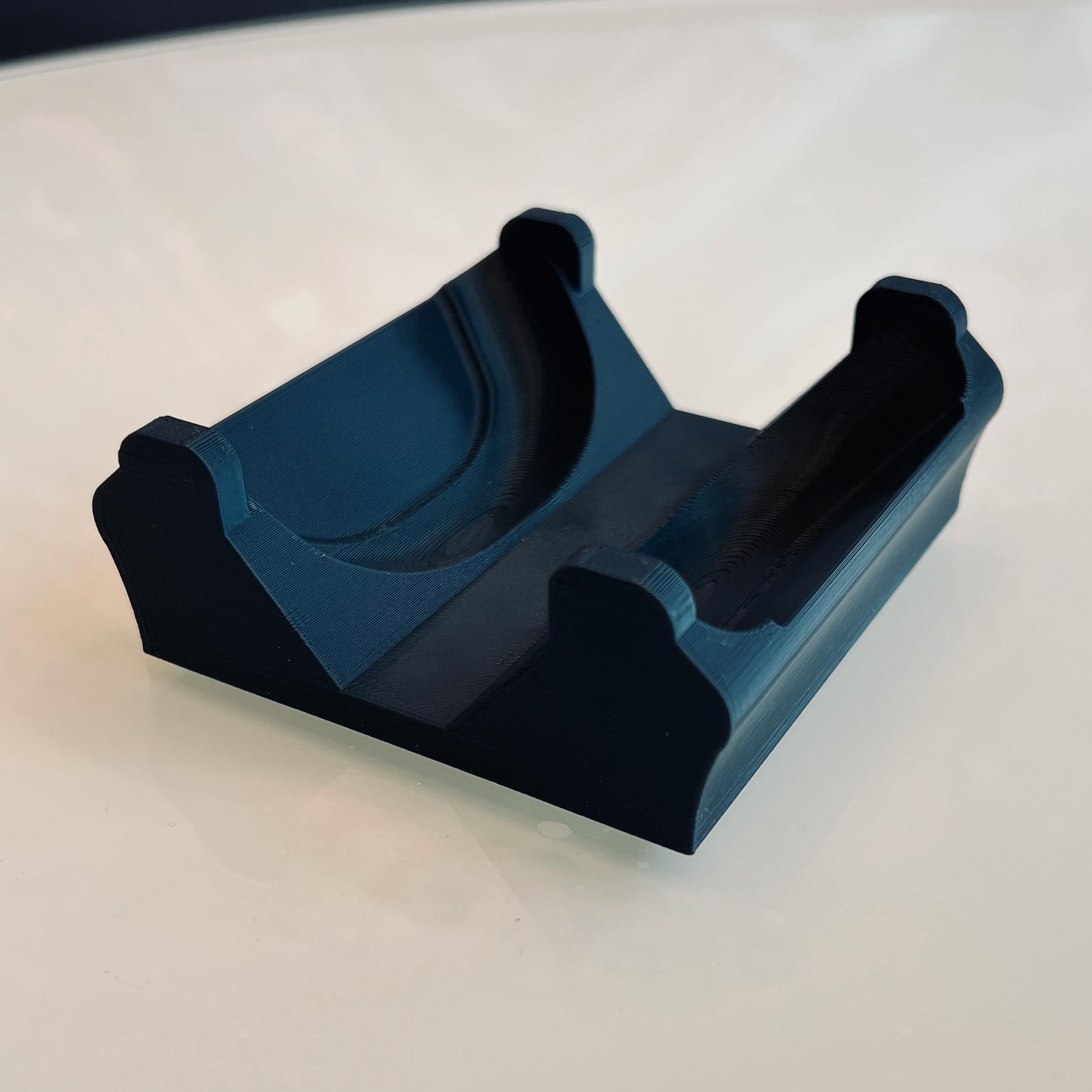 AirPod Max Holder with Integrated Magnets