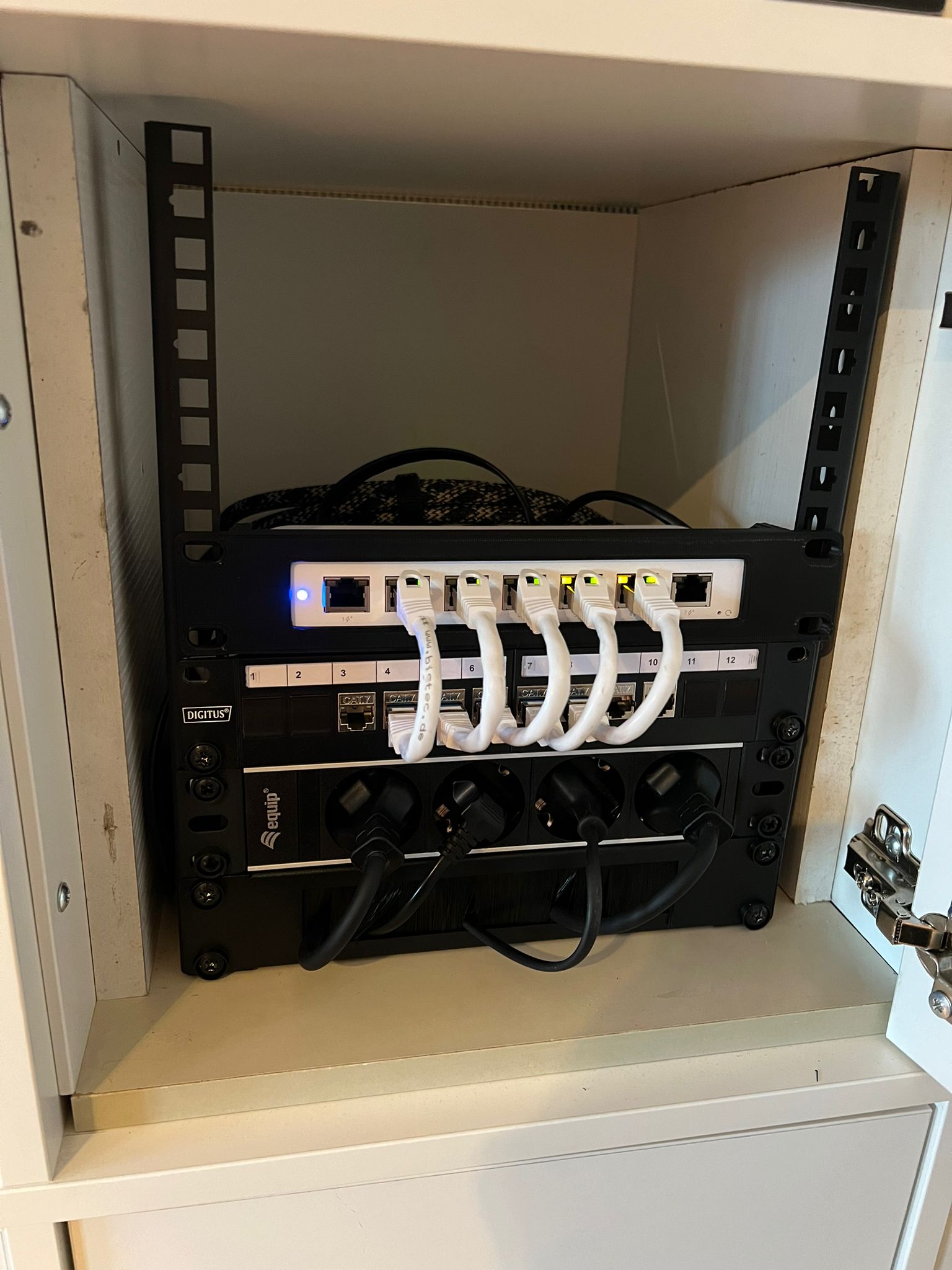 Unifi USW-Ultra 10-inch rack mount