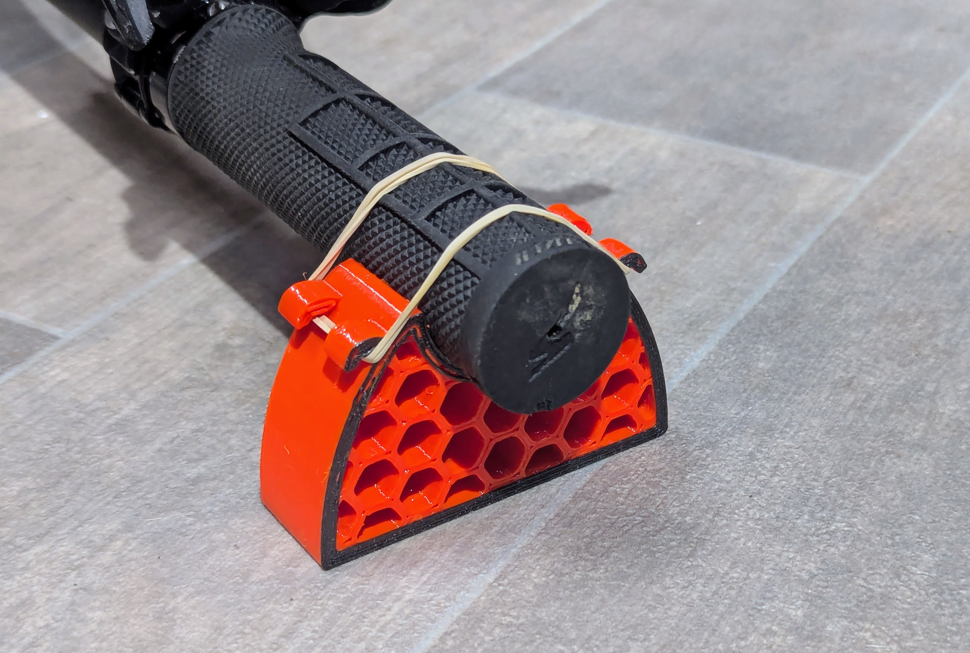 Universal bike handle mount β extra sturdy, fits e-bikes, cargo bikes, dirt bikes.