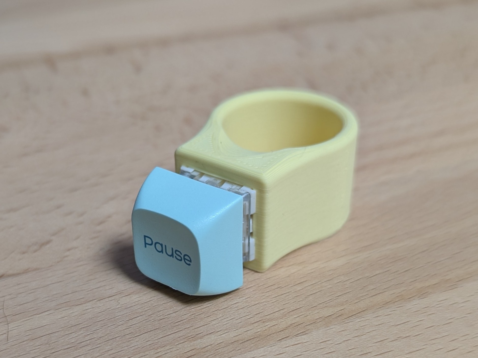 Fidget clicker ring for mechanical keyboard switch